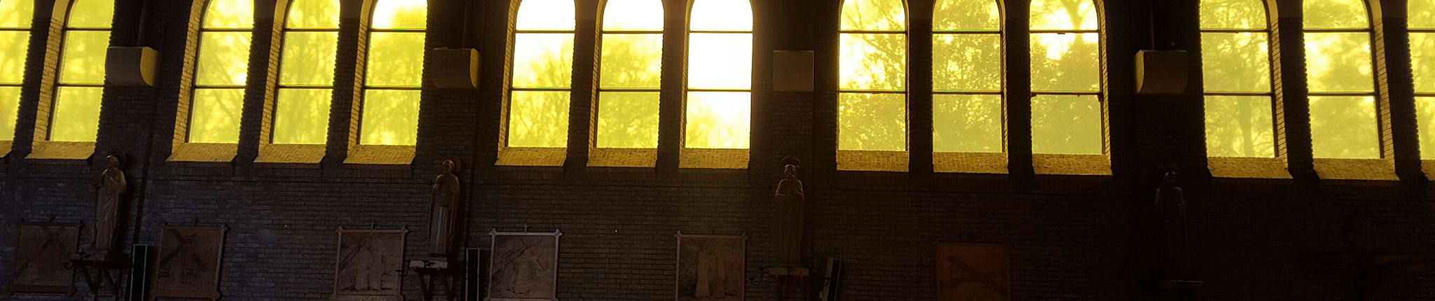 De gerenoveerde ramen van de kerk in Steenwijksmoer